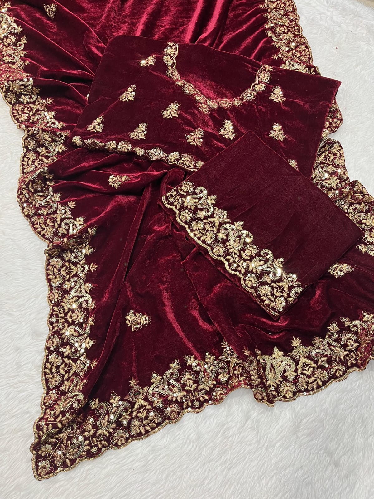 Premium velvet saree(SAREE CODE-MMPL331)