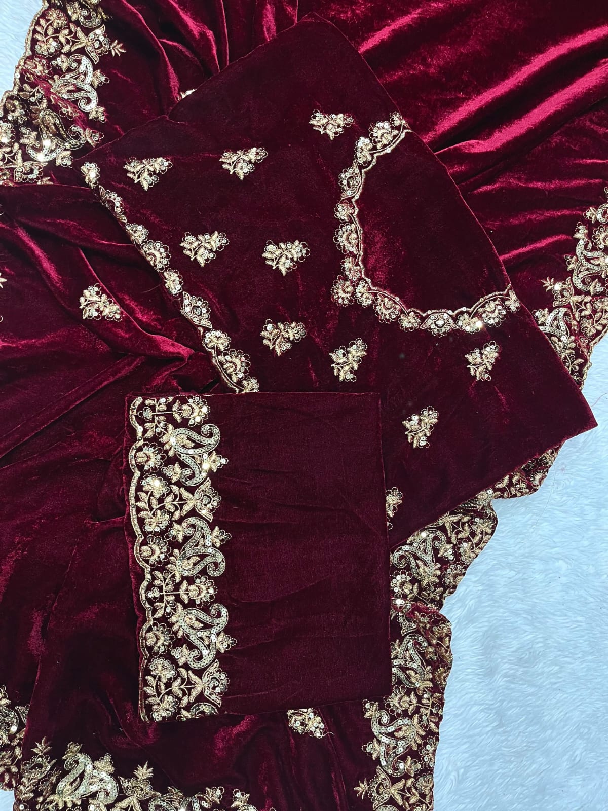 Premium velvet saree(SAREE CODE-MMPL331)